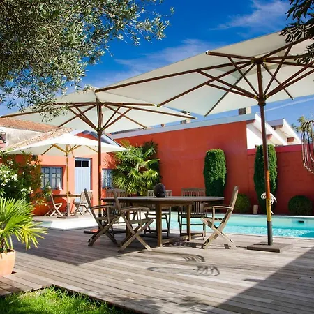 Alojamento de Acomodação e Pequeno-almoço La Ferrade D'hôtes 4*