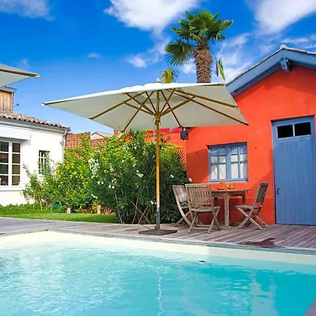 Bed & Breakfast La Ferrade D'hotes 4*