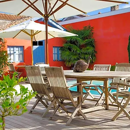 La Ferrade D'hotes Bed & Breakfast 4*