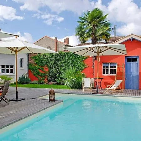La Ferrade D'hotes Bed & Breakfast 4*