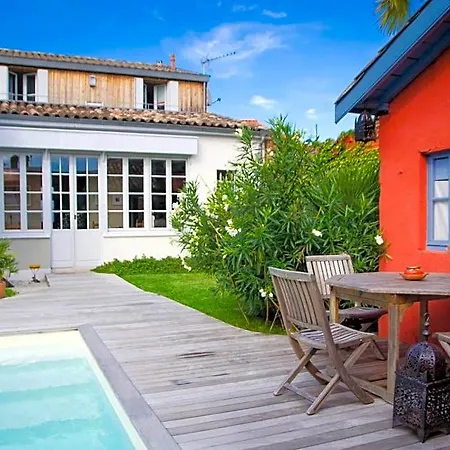 La Ferrade D'hotes Bed & Breakfast 4*