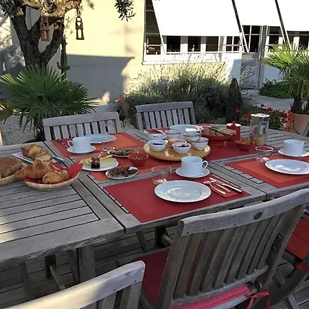 Bed & Breakfast La Ferrade D'hotes 4*