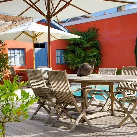 Bed & Breakfast La Ferrade D'hotes 4*