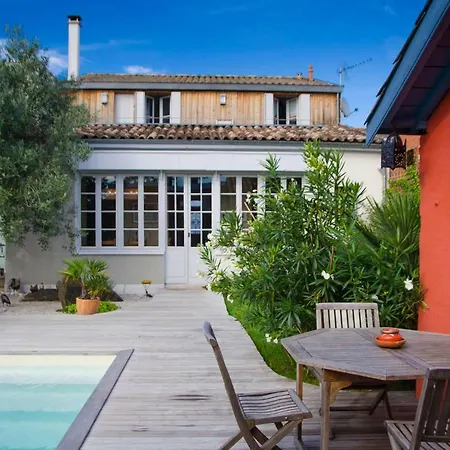 La Ferrade D'hotes Bed & Breakfast 4*