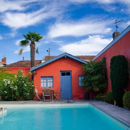 La Ferrade D'hotes Bed & Breakfast 4*